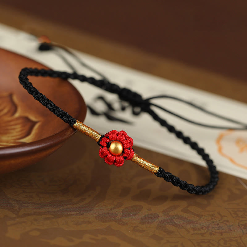 Rotes Schutzarmband mit goldener Blume