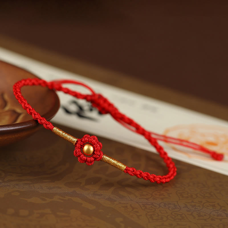 Rotes Schutzarmband mit goldener Blume