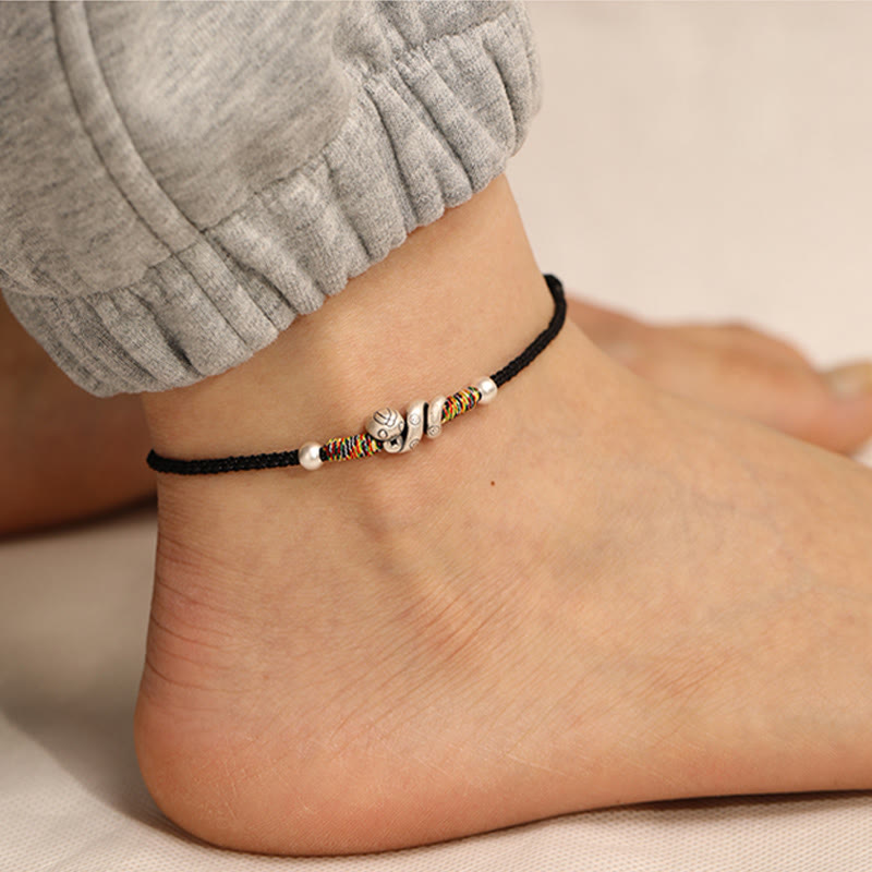 Fußkettchen mit Schlangenmotiv aus Sterlingsilber mit roter Schnur