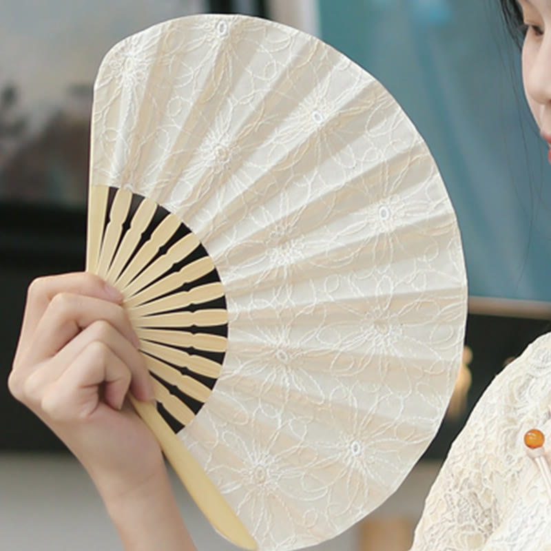 Chinesischer Faltfächer im Retro-Stil mit Blumenstickerei, 21 cm