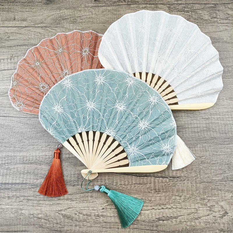 Chinesischer Faltfächer im Retro-Stil mit Blumenstickerei, 21 cm