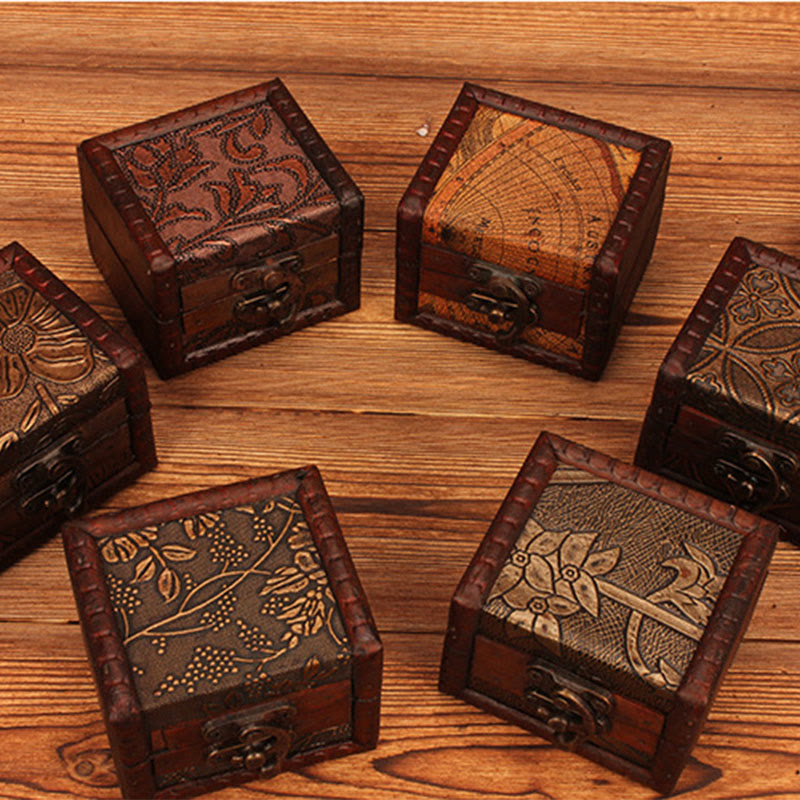 Kleine quadratische Schmuckschatulle aus Holz im Retro-Stil mit Lotus-Design