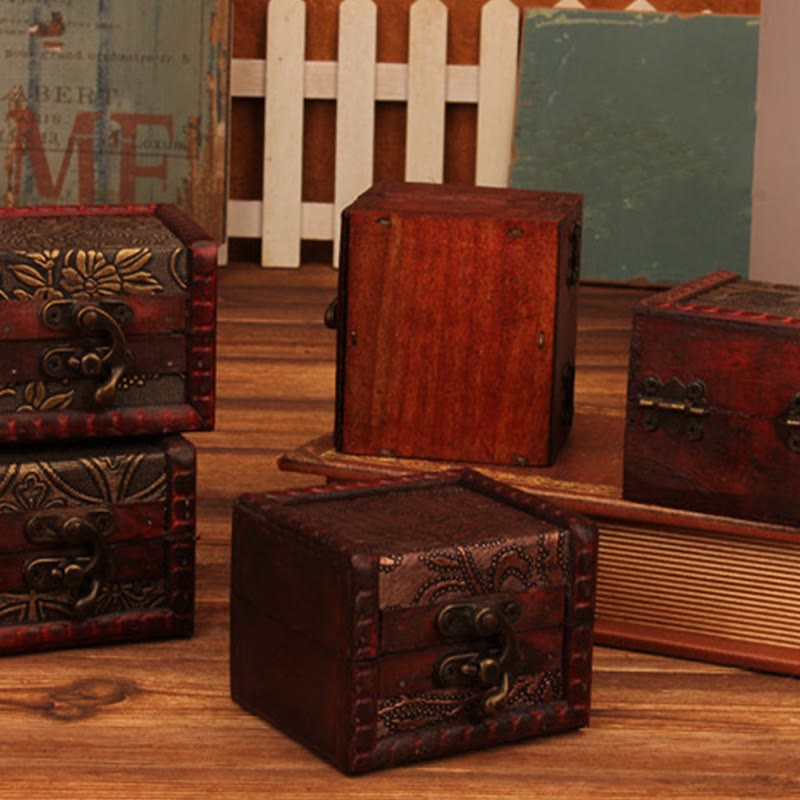 Kleine quadratische Schmuckschatulle aus Holz im Retro-Stil mit Lotus-Design