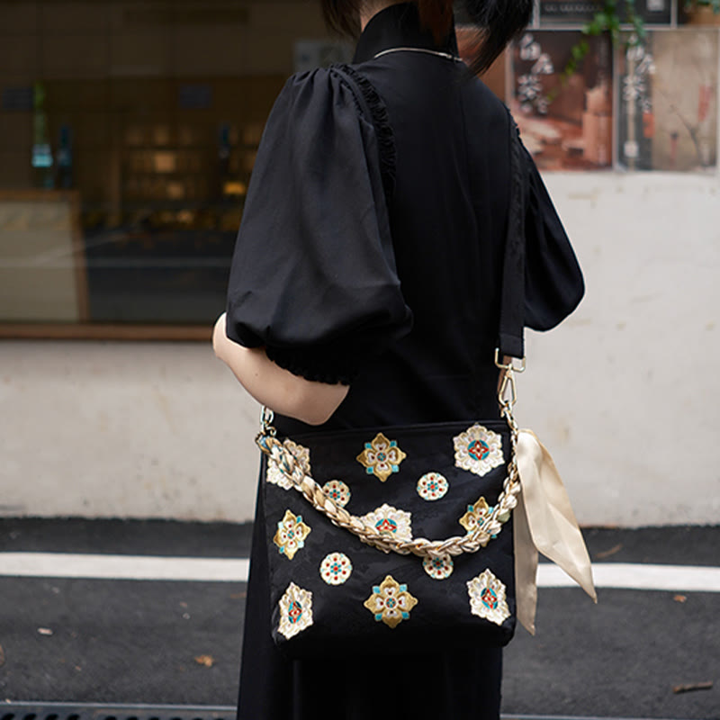 Satin Su bestickte Umhängetasche in Grün – Elegante Yoga-Tasche