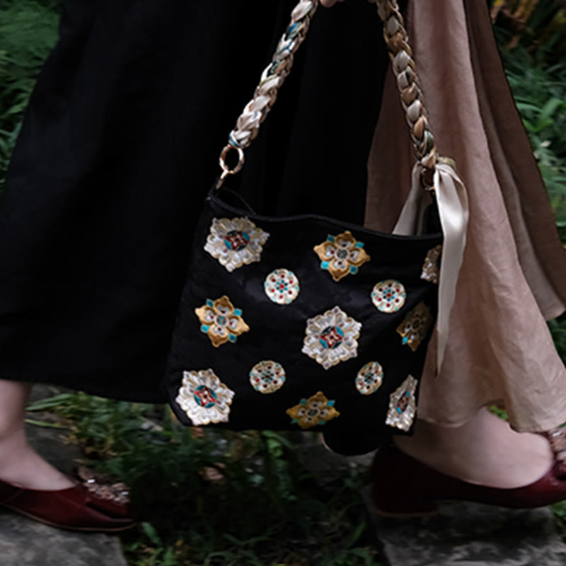 Satin Su bestickte Umhängetasche in Grün – Elegante Yoga-Tasche