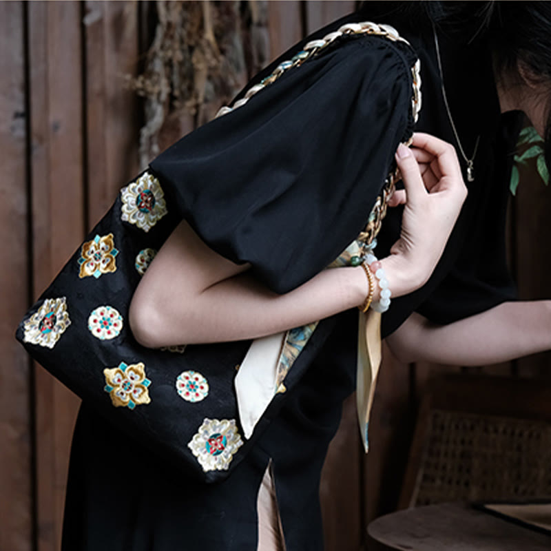 Satin Su bestickte Umhängetasche in Grün – Elegante Yoga-Tasche