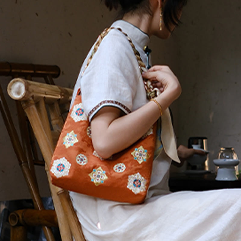 Satin Su bestickte Umhängetasche in Grün – Elegante Yoga-Tasche