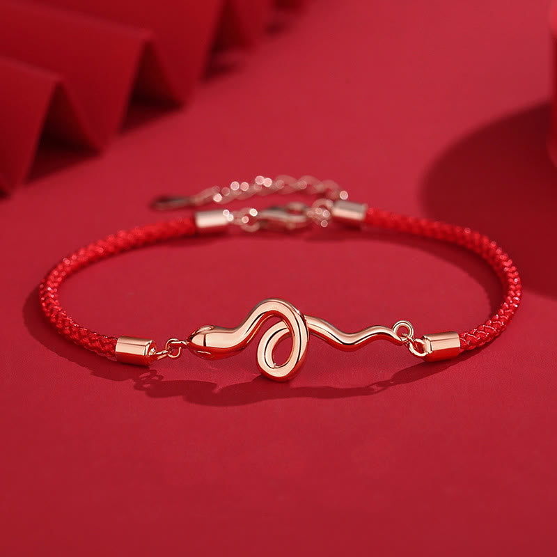 Silbernes Schlangenjahr-Armband mit roter Schnur