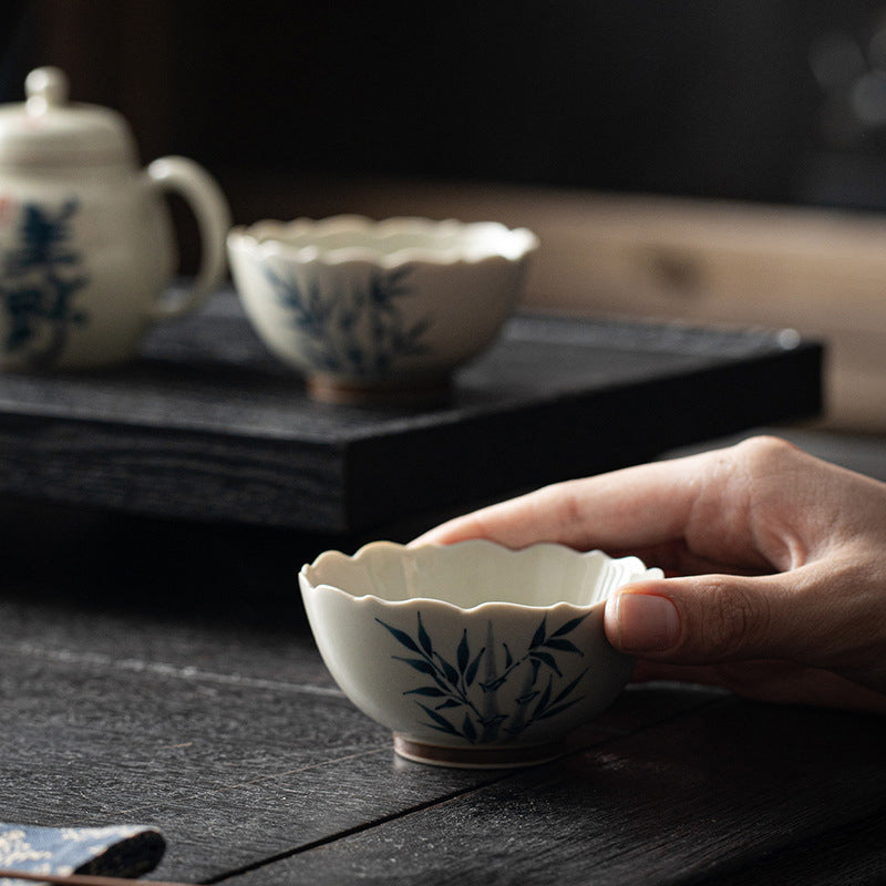 Kleine Keramik-Teetasse mit blauen Bambusblättern für Kung-Fu-Teerituale