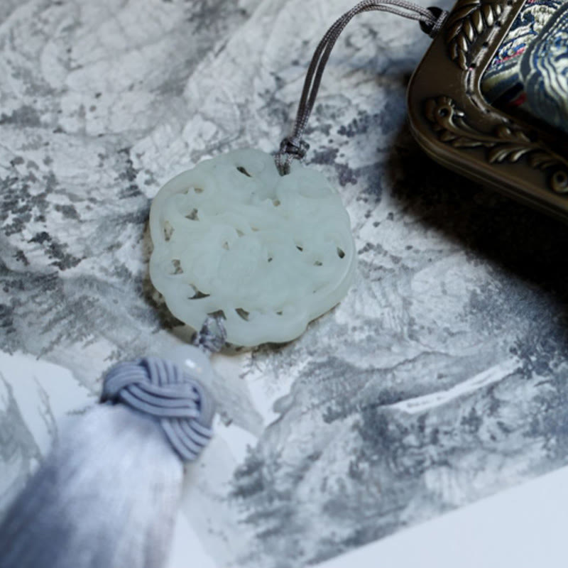 Kleine blaue Umhängetasche mit Meereswellen und Metallkette