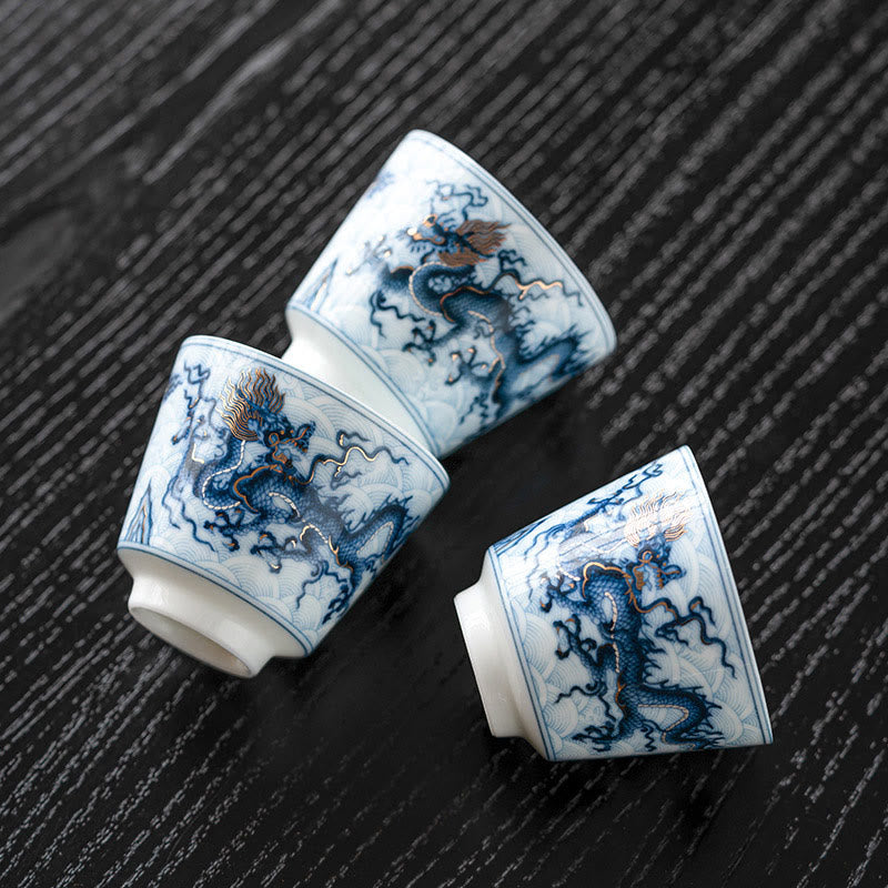 Kleine blau-weiße Drachen-Teetasse aus Keramik | 45 ml Kung-Fu-Tee