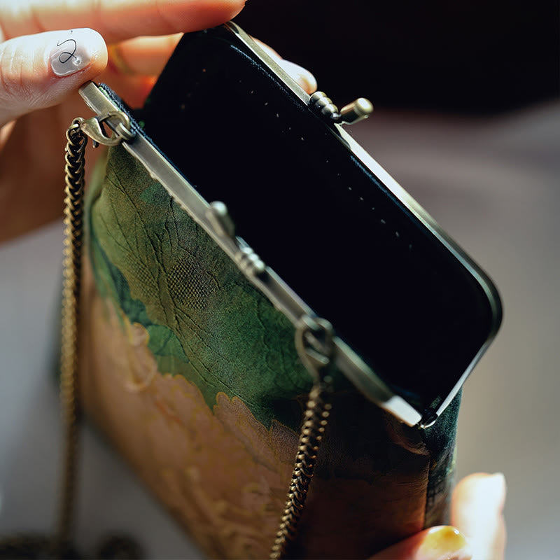 Kleine grüne Umhängetasche mit Pfingstrosen-Schmetterling und Metallkette