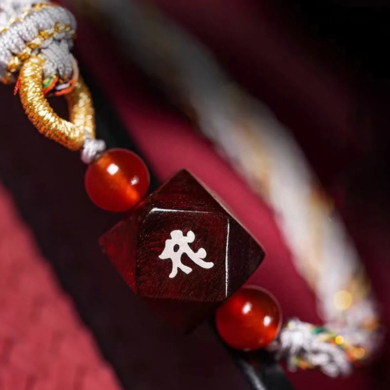 Kleines Blatt-Schutzarmband aus rotem Sandelholz mit chinesischem Sternzeichen