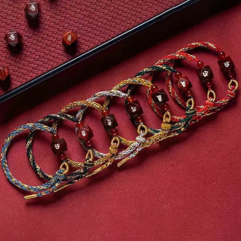Kleines Blatt-Schutzarmband aus rotem Sandelholz mit chinesischem Sternzeichen