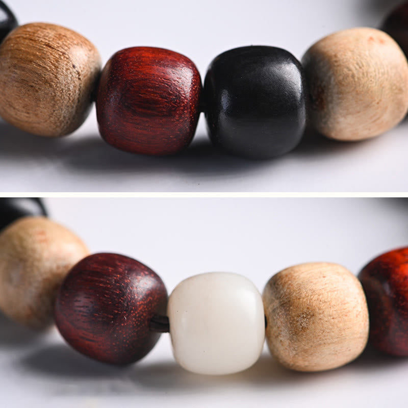Kleines Schutzarmband aus rotem Sandelholz und Ebenholz