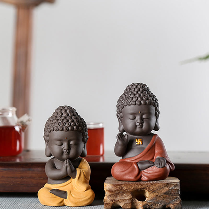 Kleine Buddha-Statue aus violettem Ton für Gelassenheit zu Hause