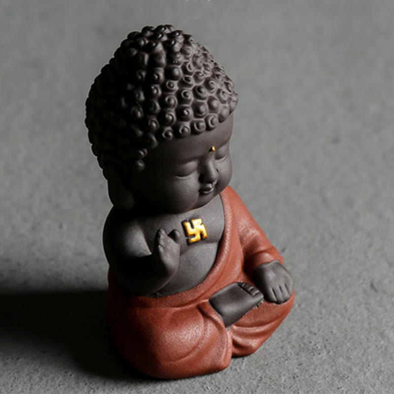 Kleine Buddha-Statue aus violettem Ton für Gelassenheit zu Hause