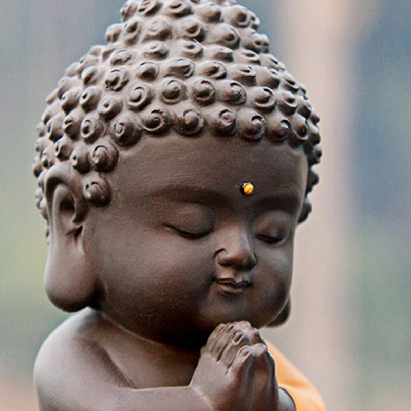 Kleine Buddha-Statue aus violettem Ton für Gelassenheit zu Hause