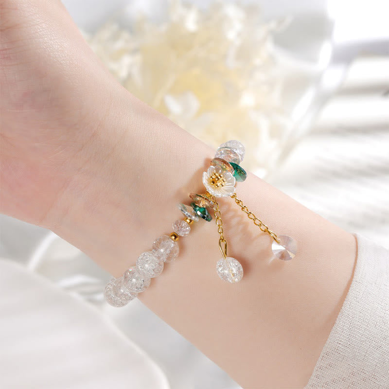 Spirituelles Glasperlenarmband mit Blumenanhänger zum Schutz