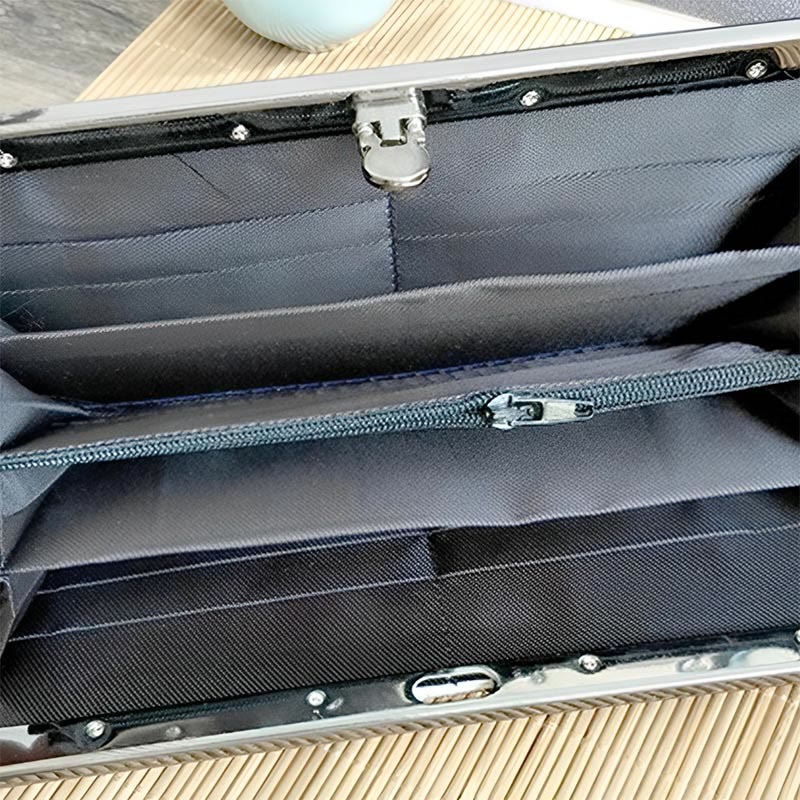 Geldbörse mit großer Kapazität und Stickerei „Magnolia“