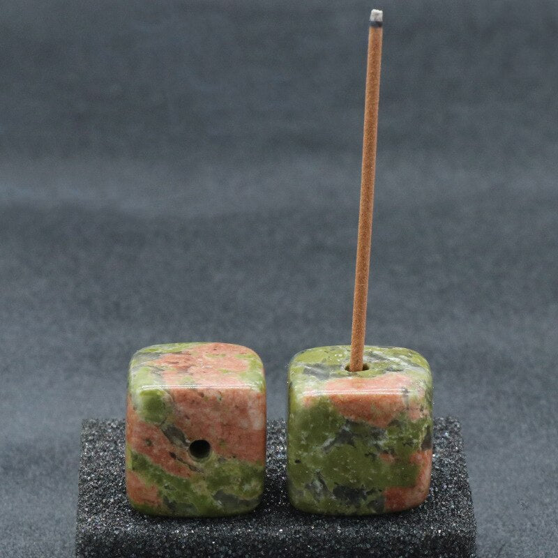 Quadratischer Räucherstäbchenhalter aus natürlichem Quarzstein