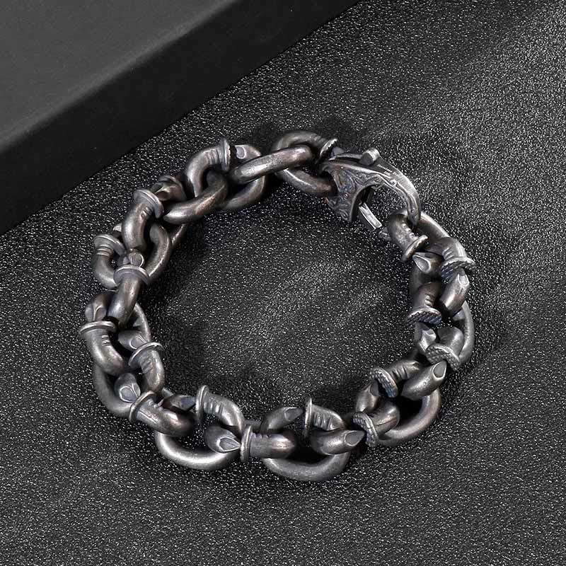 Spirituelles Armband aus Titanstahl mit quadratischen Nieten für Balance