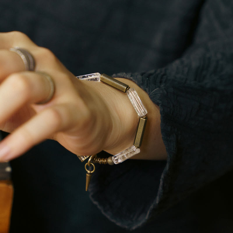 Quadratisches Kupferarmband mit weißem Kristall für Glück und Ausgeglichenheit