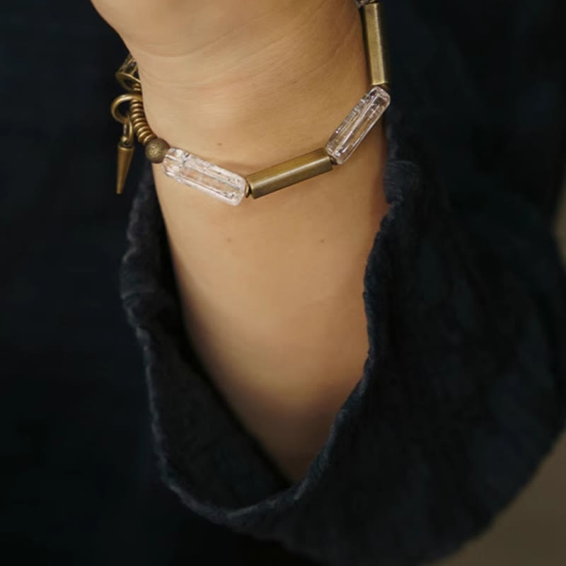 Quadratisches Kupferarmband mit weißem Kristall für Glück und Ausgeglichenheit
