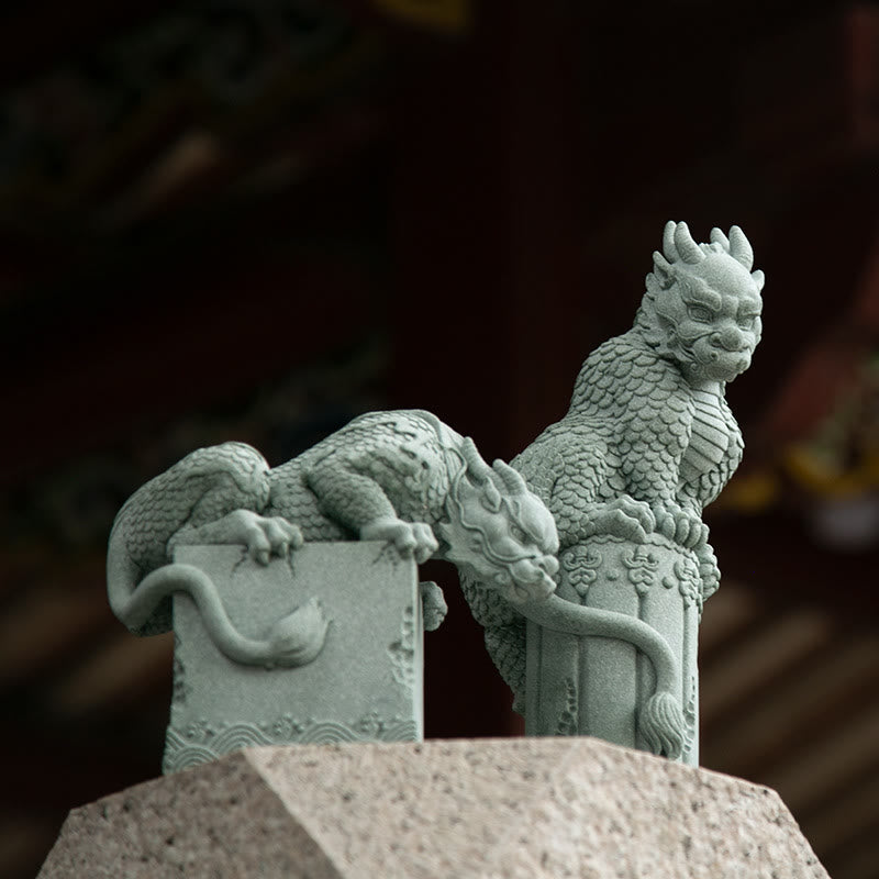Stehende chinesische Feng-Shui-Drachenstatue für Glück und Erfolg