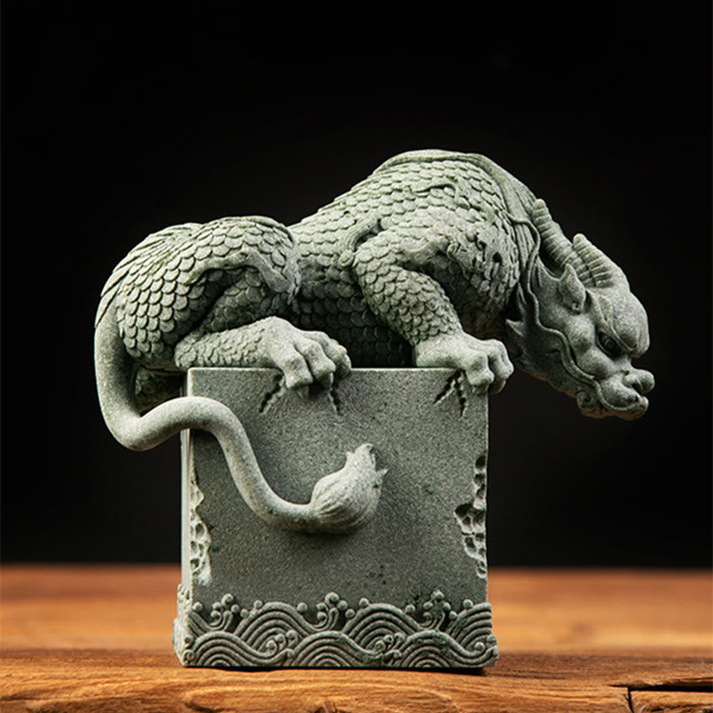 Stehende chinesische Feng-Shui-Drachenstatue für Glück und Erfolg