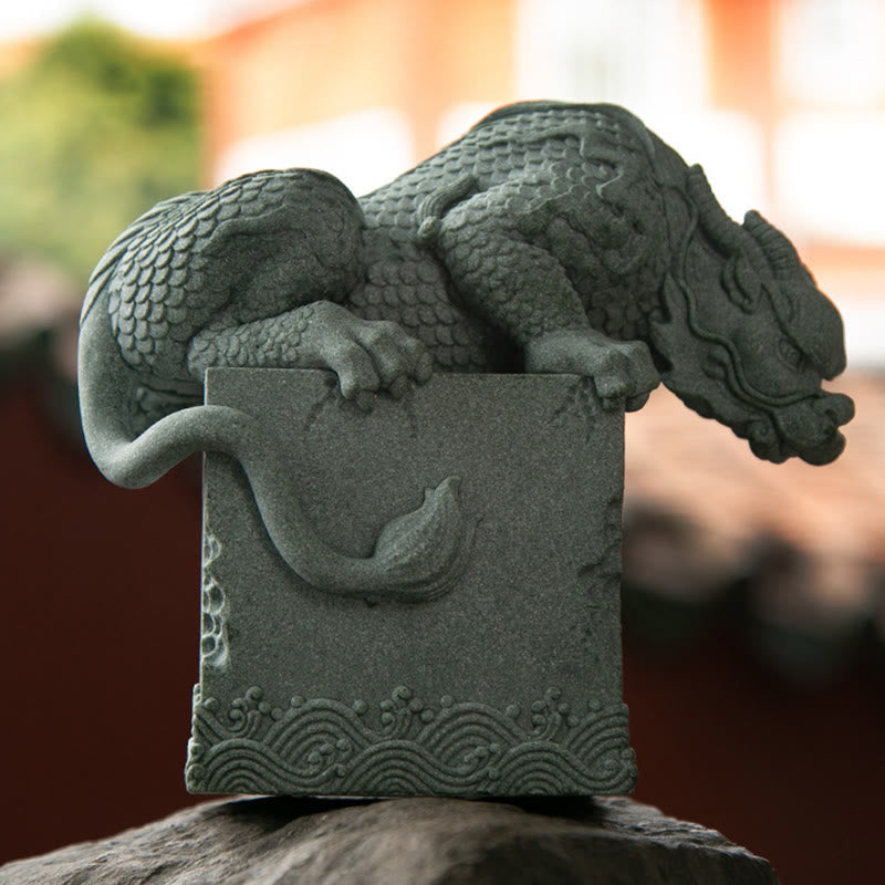 Stehende chinesische Feng-Shui-Drachenstatue für Glück und Erfolg