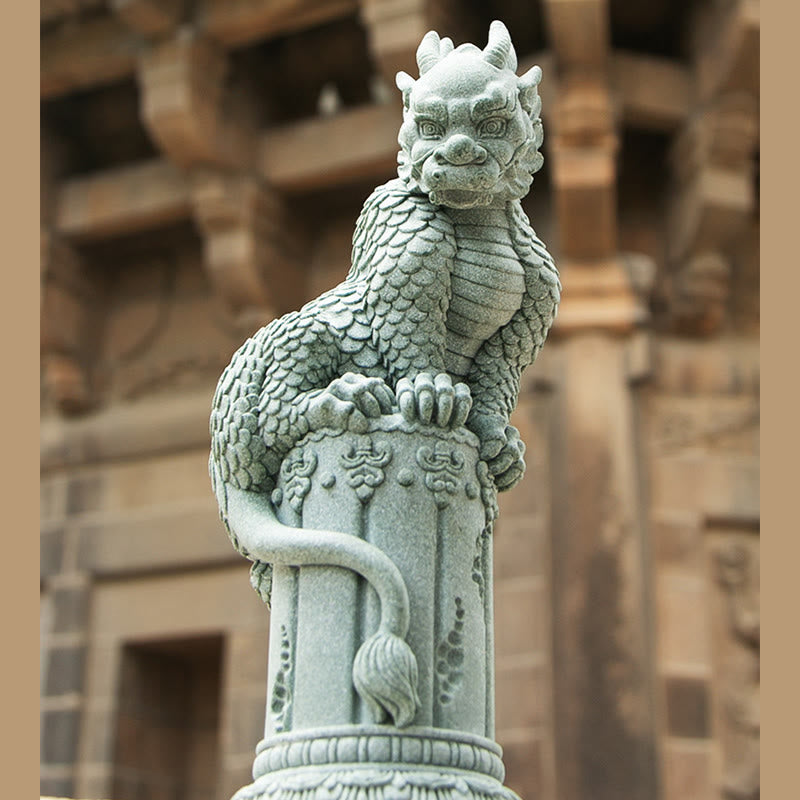 Stehende chinesische Feng-Shui-Drachenstatue für Glück und Erfolg
