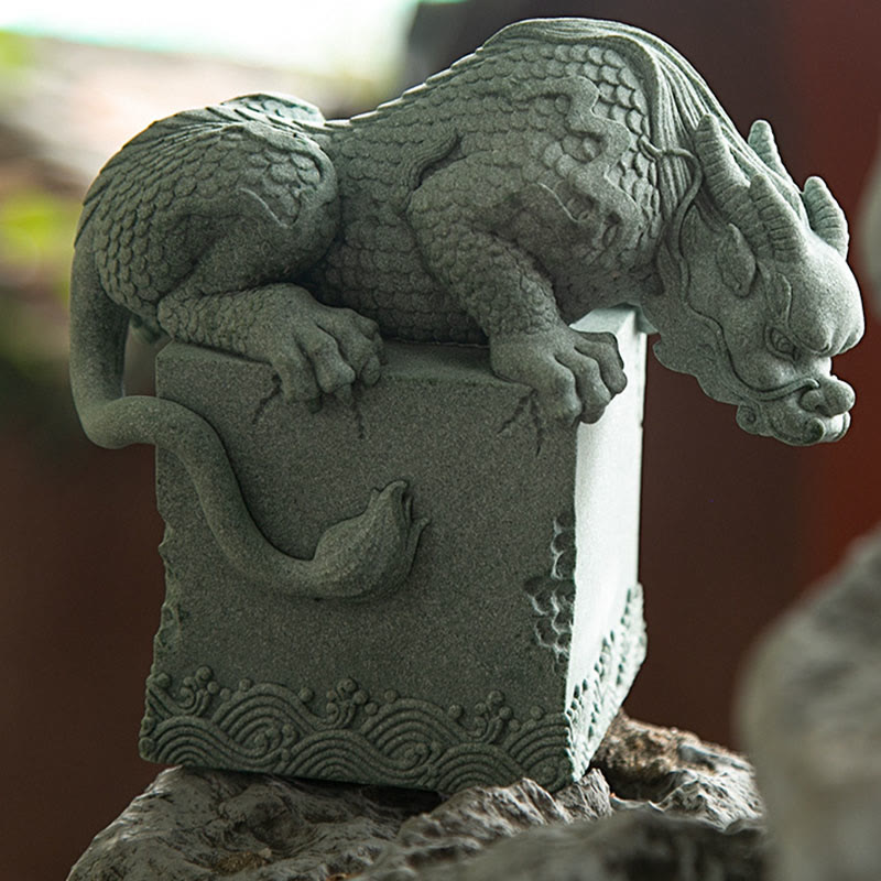 Stehende chinesische Feng-Shui-Drachenstatue für Glück und Erfolg