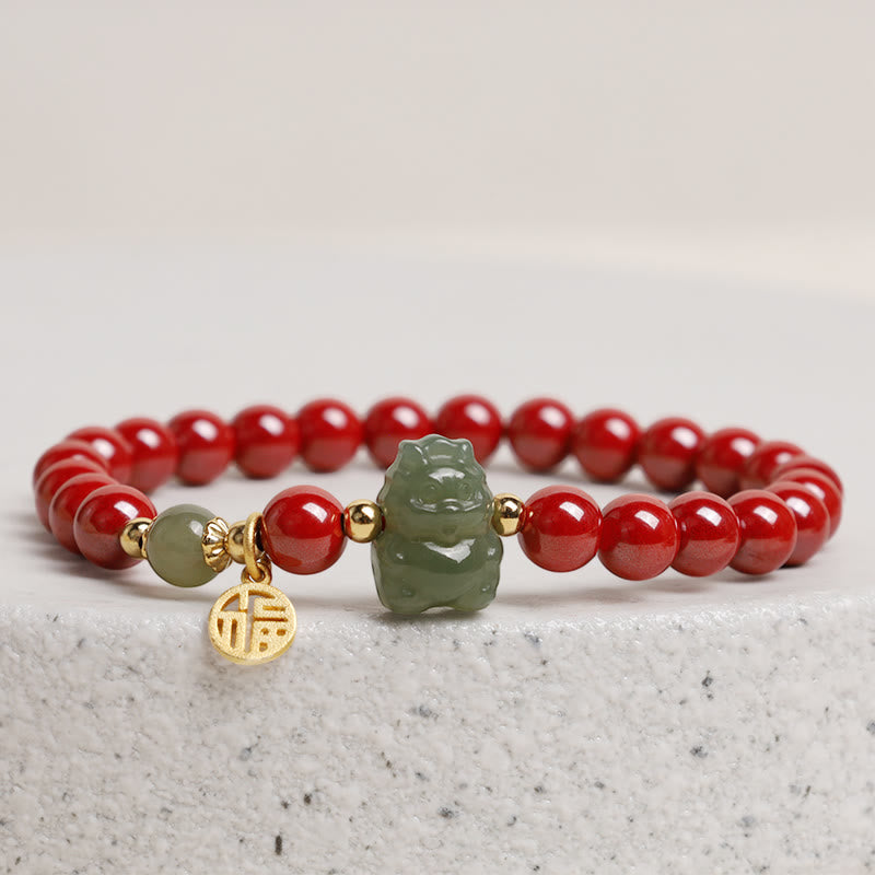 Drachenarmband aus Sterlingsilber mit Zinnober- und Jadeanhängern