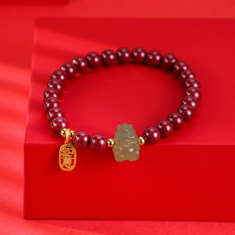Drachenarmband aus Sterlingsilber mit Zinnober- und Jadeanhängern