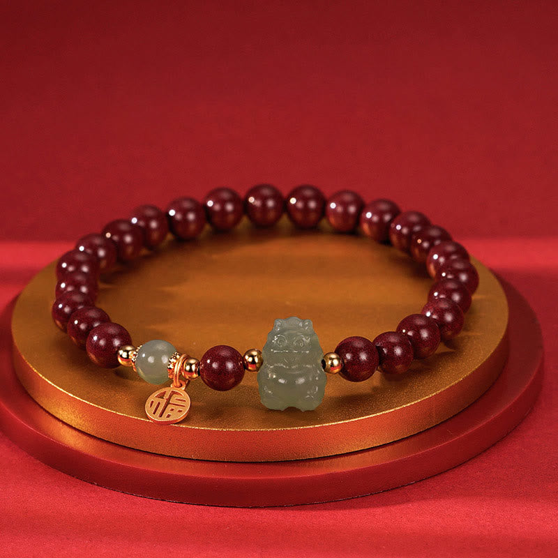 Drachenarmband aus Sterlingsilber mit Zinnober- und Jadeanhängern