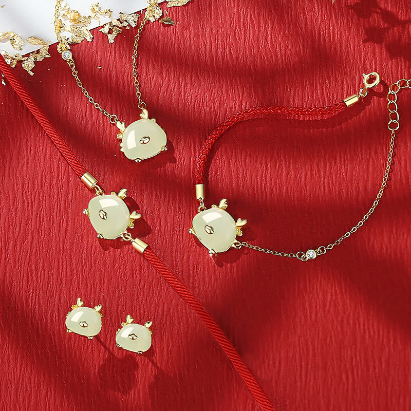 Drachenschmuck aus Sterlingsilber mit Hetian-Jade und rotem Achat