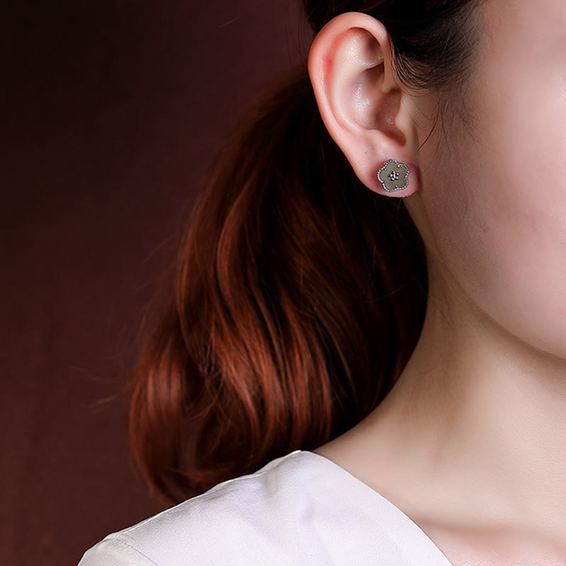 Sterling Silber Hetian Jade Pflaumenblüte Glück Ohrstecker