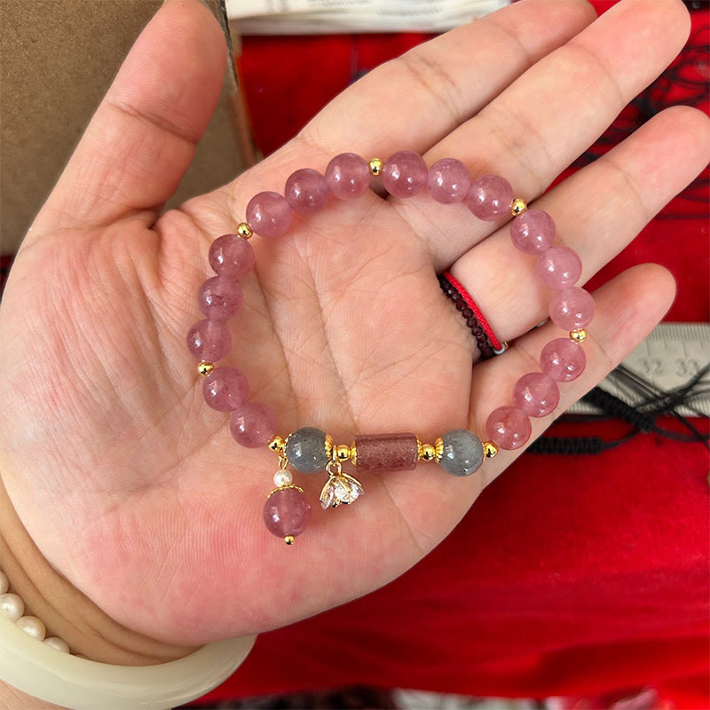 Erdbeerquarz-Charm-Armband mit Zirkonblume für die Liebe