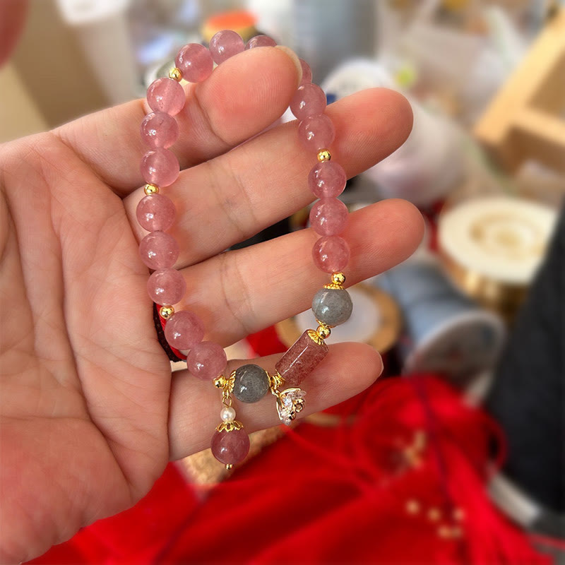Erdbeerquarz-Charm-Armband mit Zirkonblume für die Liebe