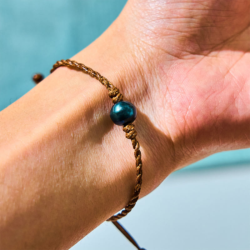 Weisheitsarmband aus schwarzen Tahitiperlen an Wachskordel, 14–19 cm