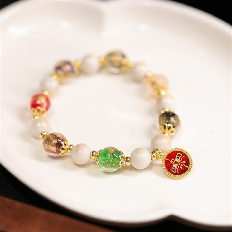 Tibetisches Liuli-Charm-Armband aus Glas und Porzellan für Reichtum