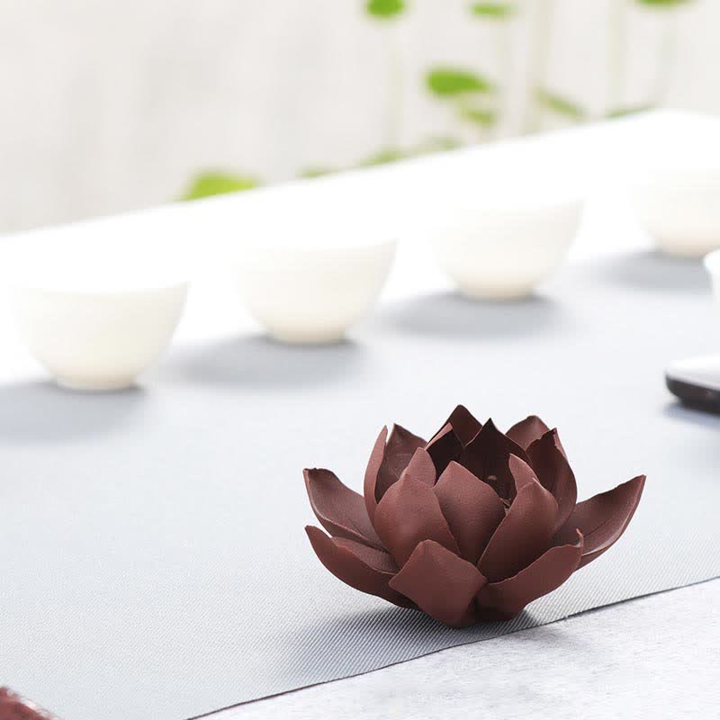 Tibetischer Lotus-Räucherbrenner aus violettem Ton für Frieden und Ruhe