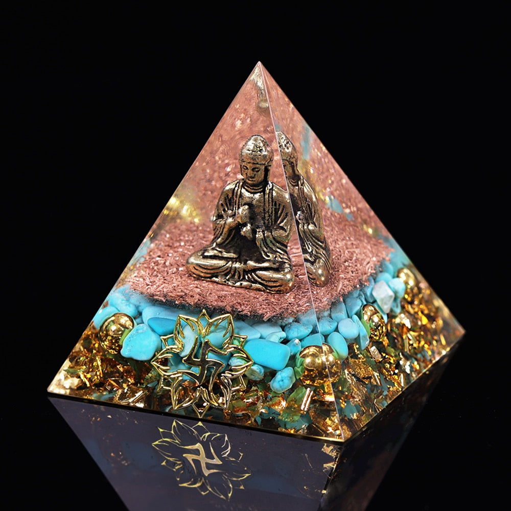 Türkise Orgonpyramide des ruhigen Buddha