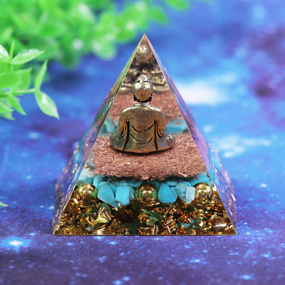 Türkise Orgonpyramide des ruhigen Buddha
