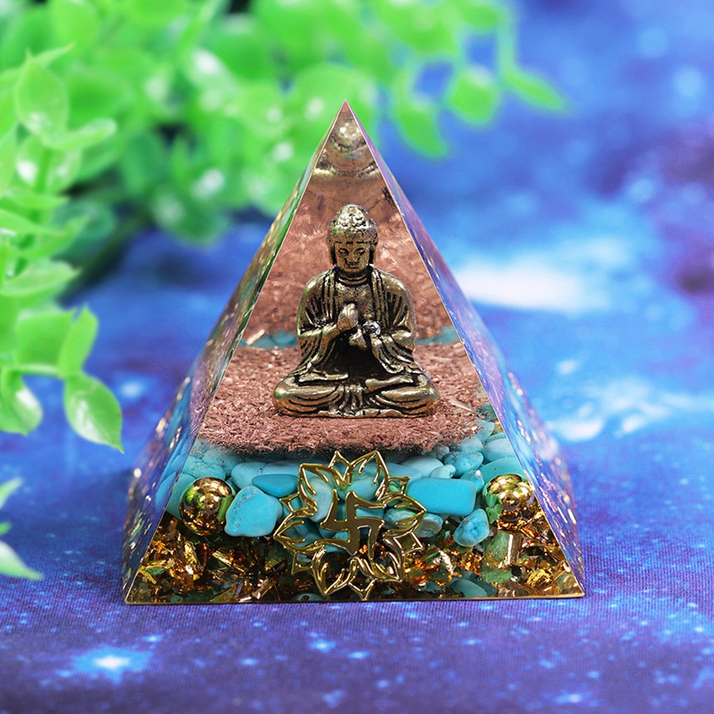 Türkise Orgonpyramide des ruhigen Buddha