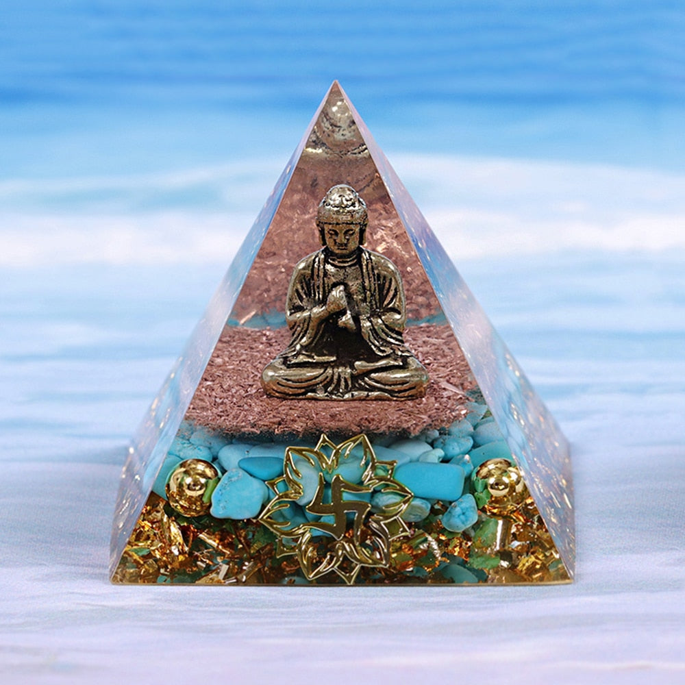 Türkise Orgonpyramide des ruhigen Buddha