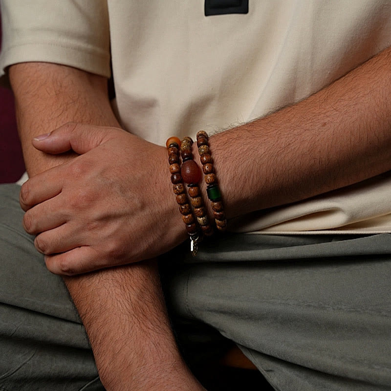 Dreifach gewickeltes Achatarmband mit Bodhi-Samen und Bernsteinperlen