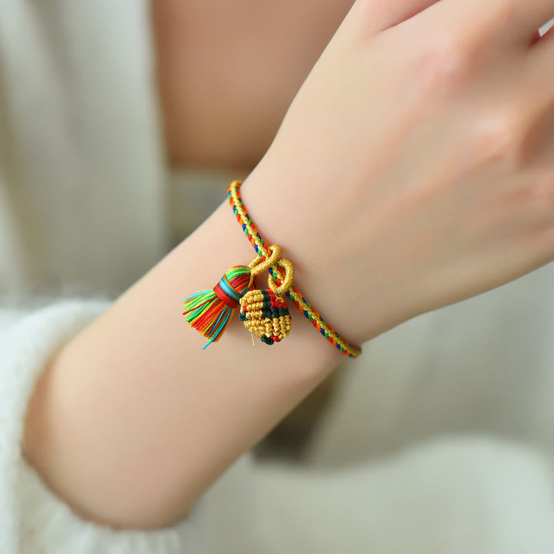 Unisex Buntes rotes Charm-Armband für Glück und Schutz