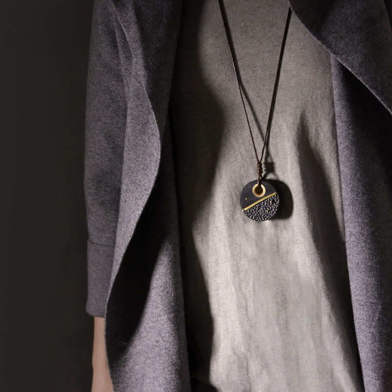 Unisex-Halskette aus Ebenholz mit spirituellem Kupferanhänger für den Frieden